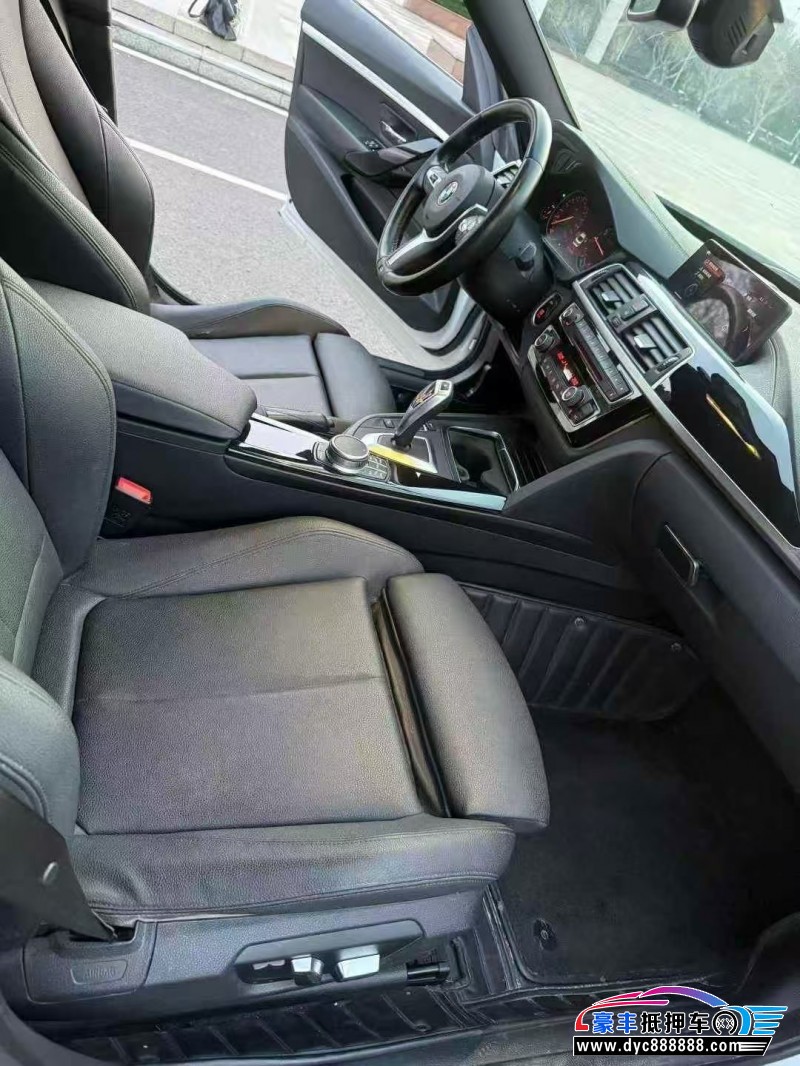 20年宝马3系轿车抵押车出售