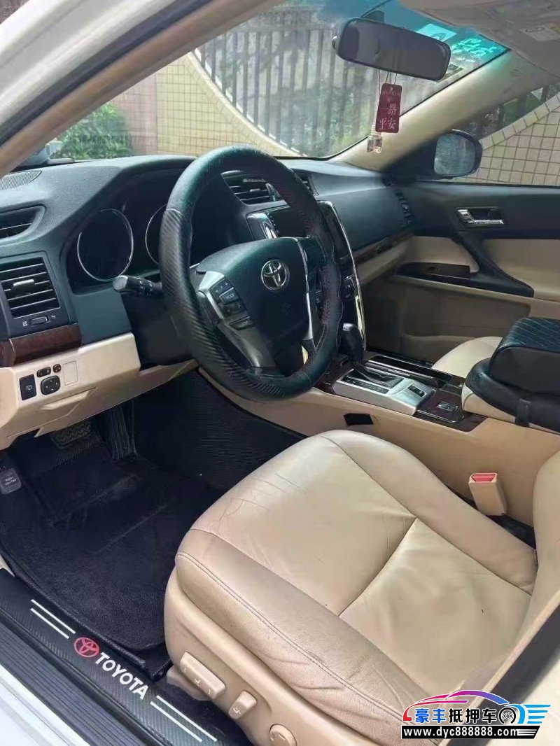 15年丰田锐志轿车抵押车出售