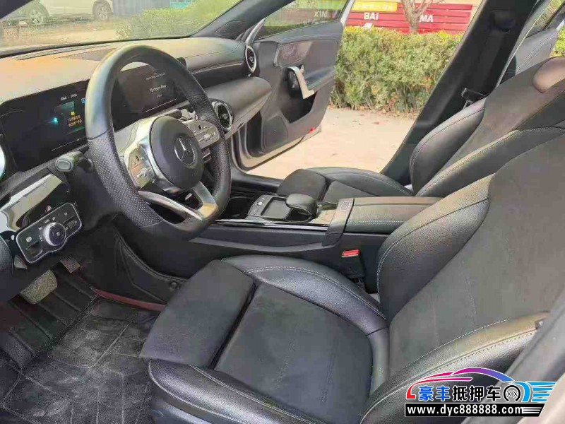 19年奔驰A轿车抵押车出售