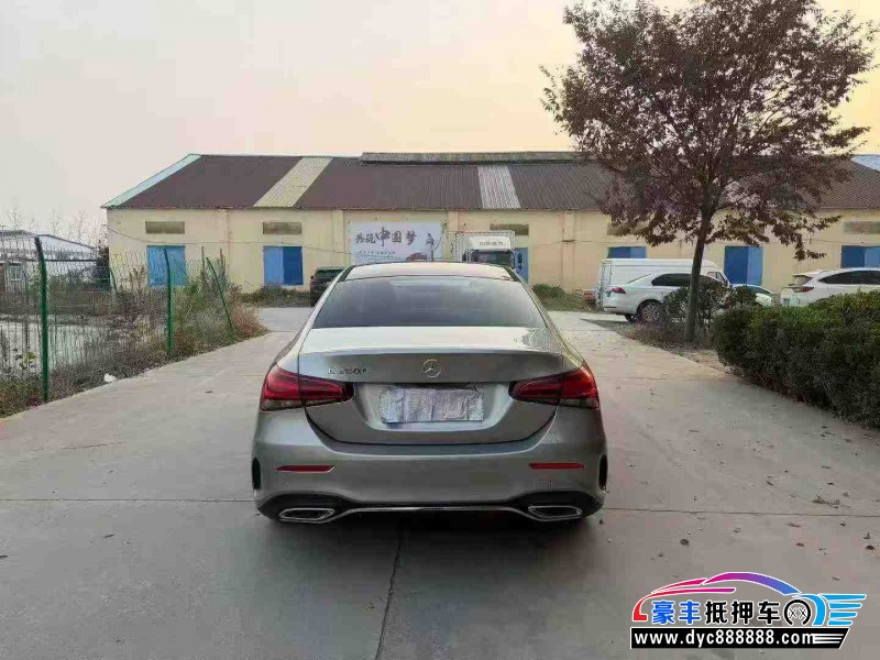 19年奔驰A轿车抵押车出售