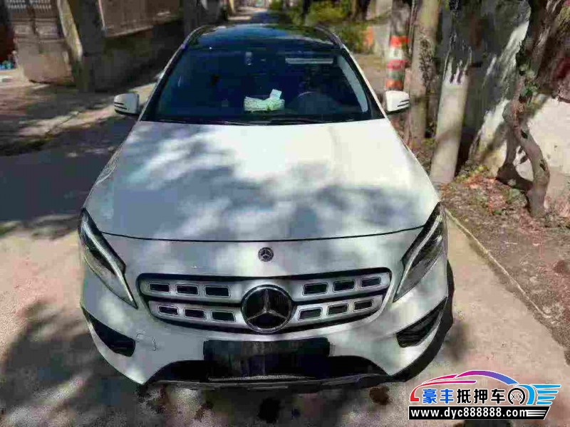 19年奔驰GLA轿车抵押车出售