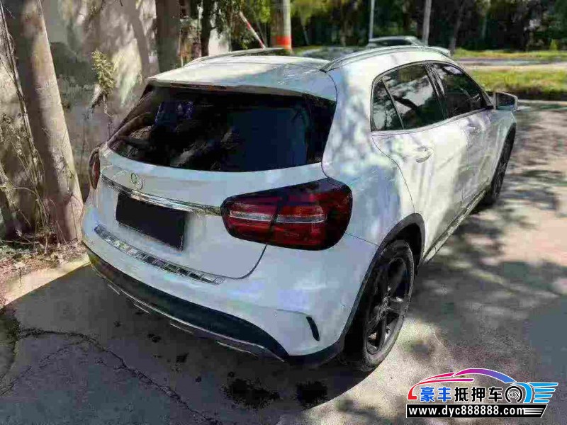 19年奔驰GLA轿车抵押车出售