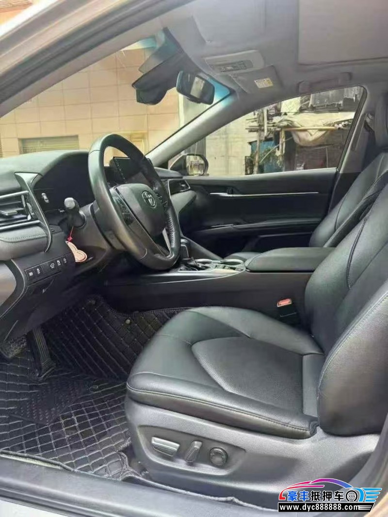 22年丰田凯美瑞轿车抵押车出售