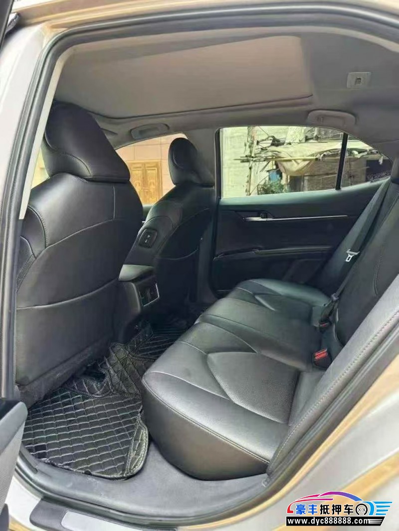 22年丰田凯美瑞轿车抵押车出售