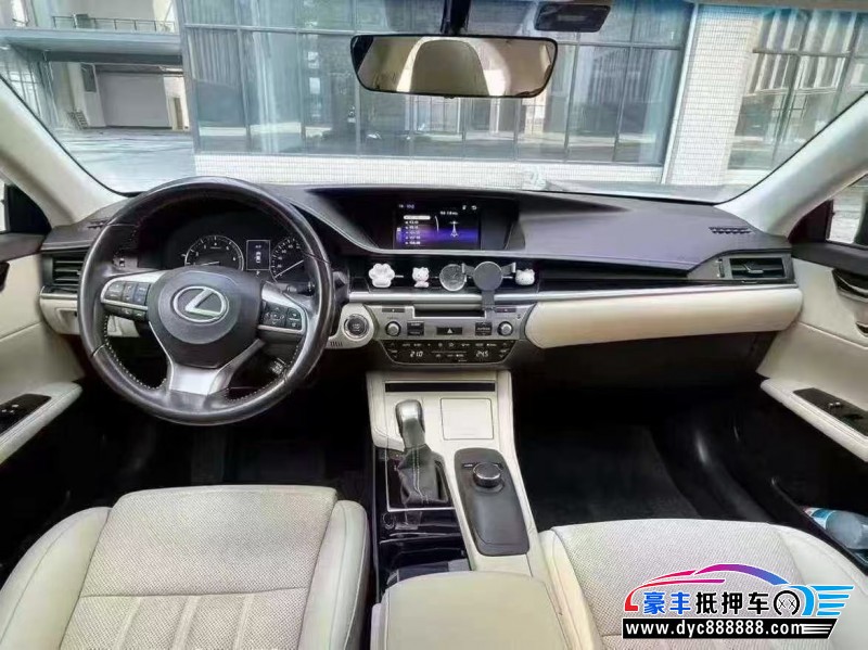 16年雷克萨斯ES轿车抵押车出售