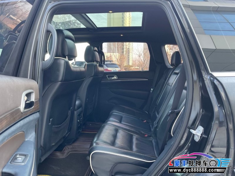 18年Jeep大切诺基轿车抵押车出售