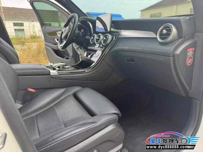 17年奔驰GLC轿车抵押车出售