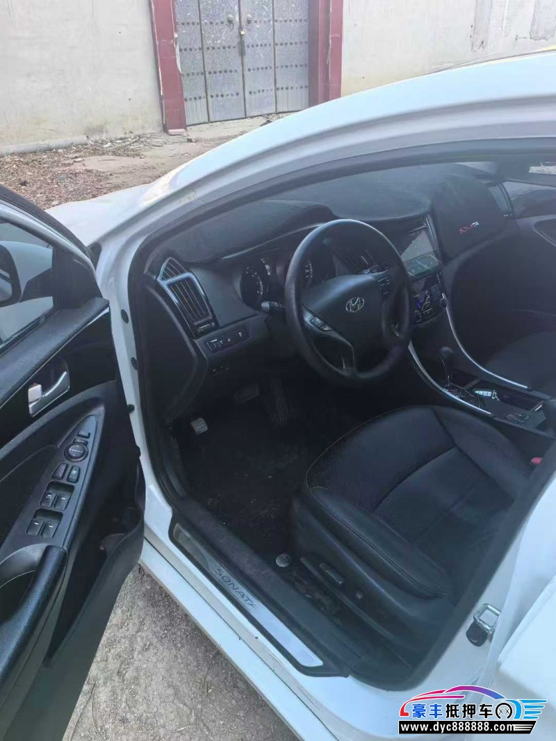 14年现代索纳塔八轿车抵押车出售