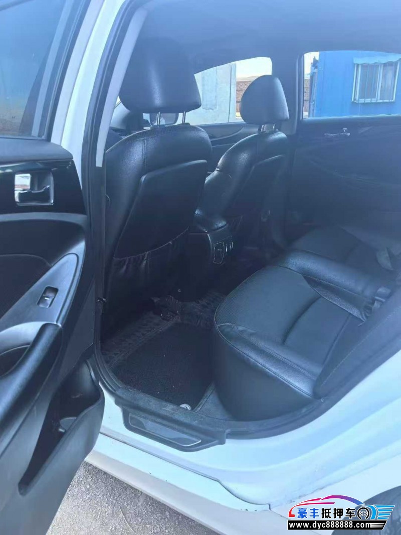 14年现代索纳塔八轿车抵押车出售