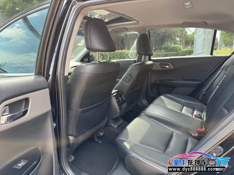 18年本田雅阁轿车抵押车出售