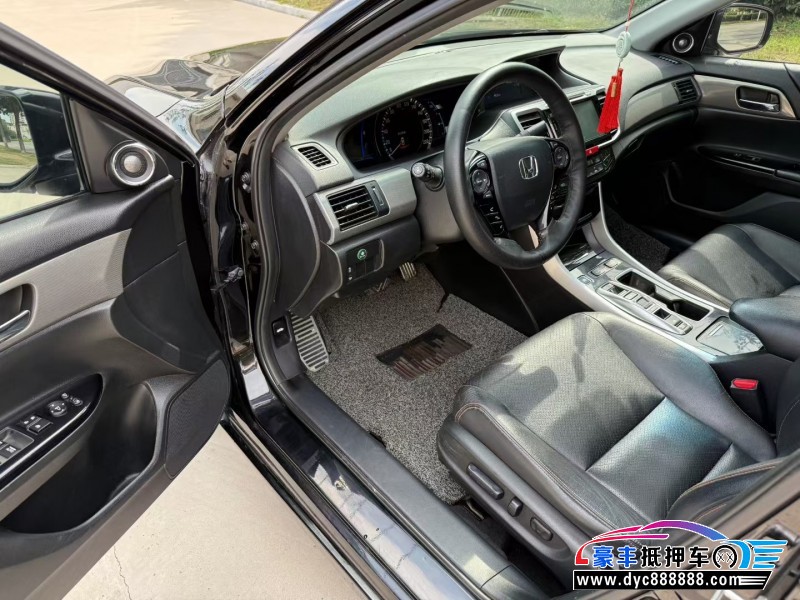 18年本田雅阁轿车抵押车出售