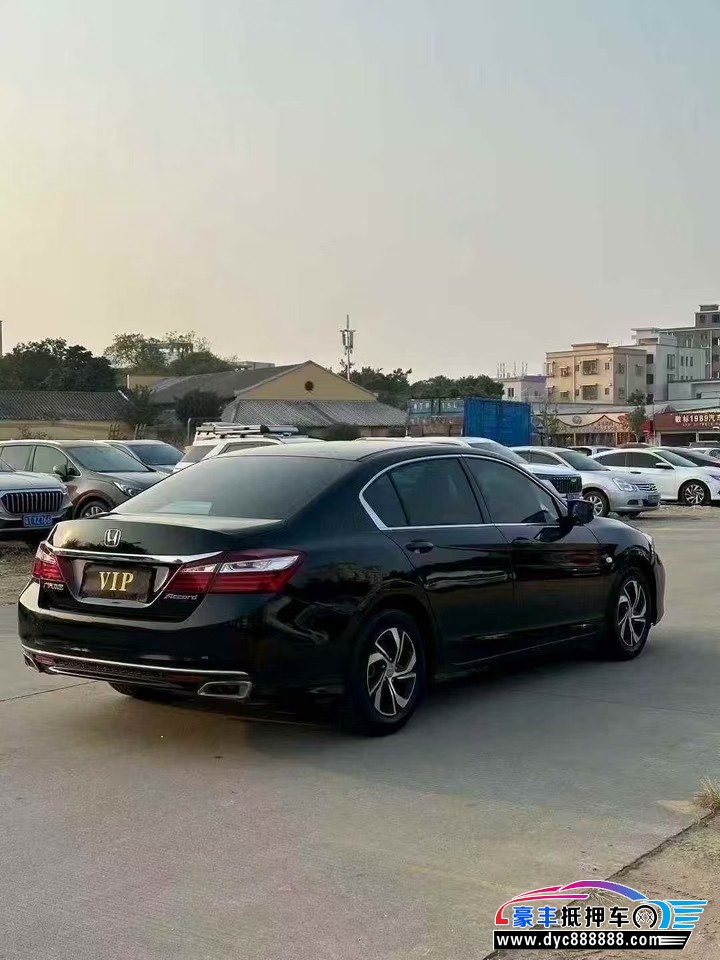 18年本田雅阁轿车抵押车出售