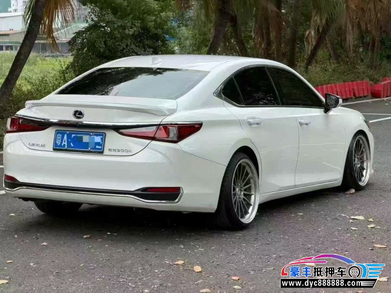 20年雷克萨斯ES轿车抵押车出售