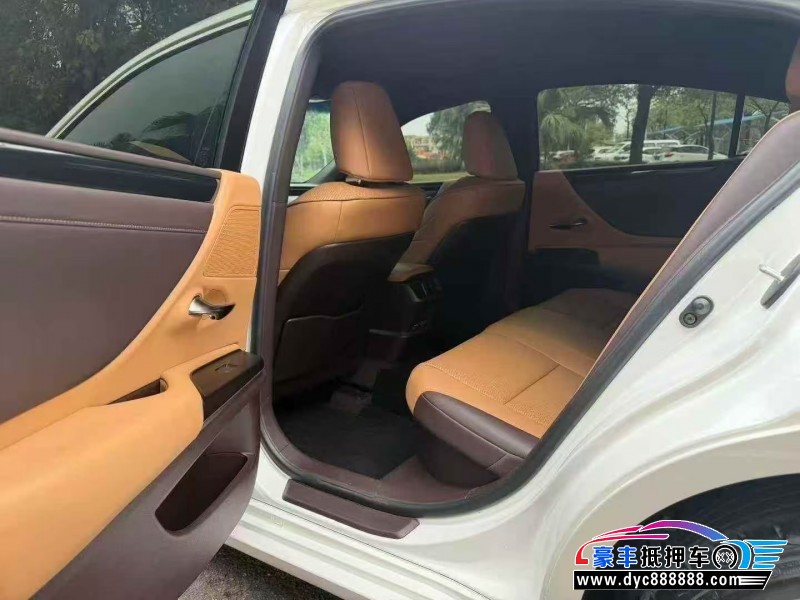 20年雷克萨斯ES轿车抵押车出售