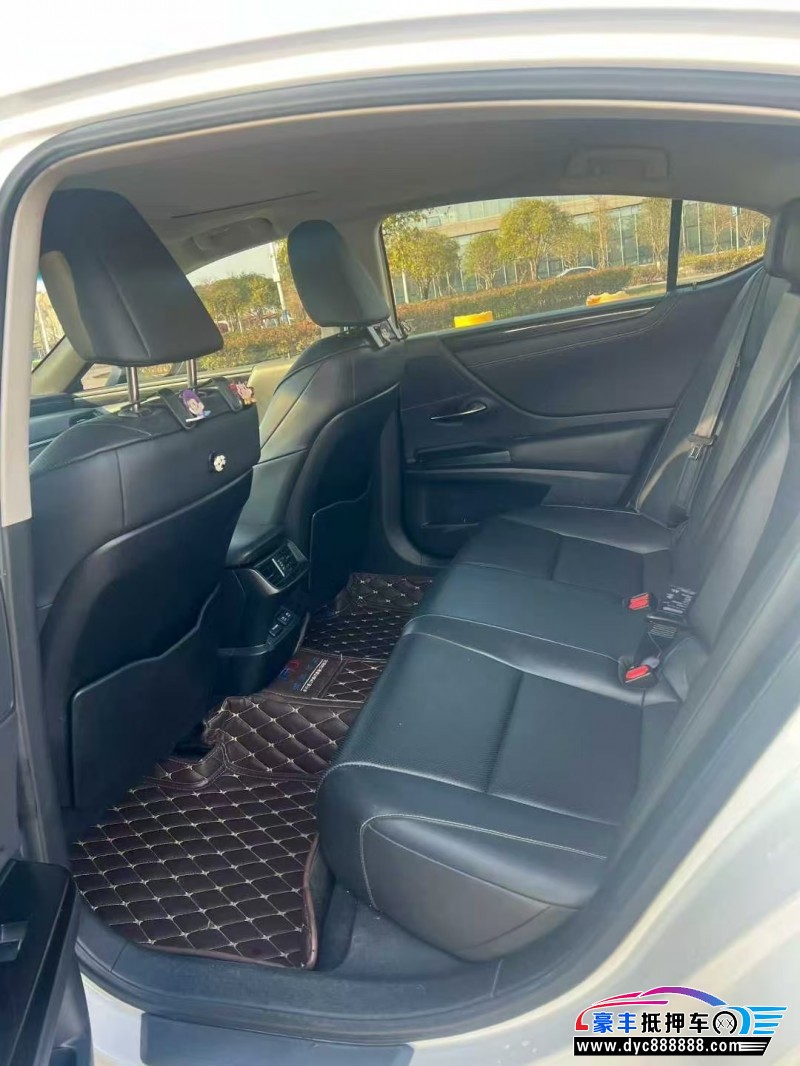 20年雷克萨斯ES轿车抵押车出售