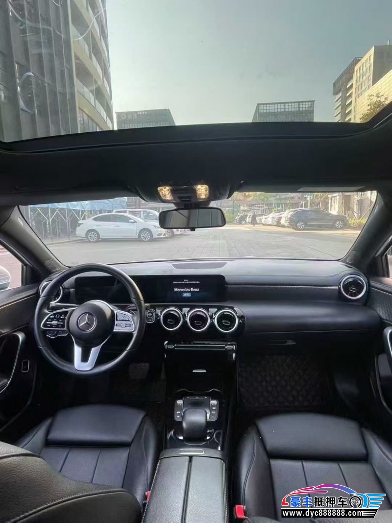21年奔驰A轿车抵押车出售