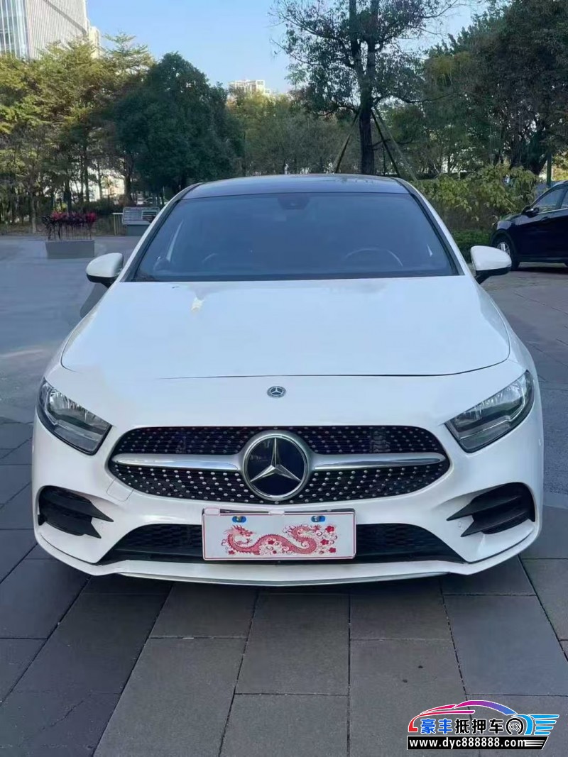 21年奔驰A轿车抵押车出售