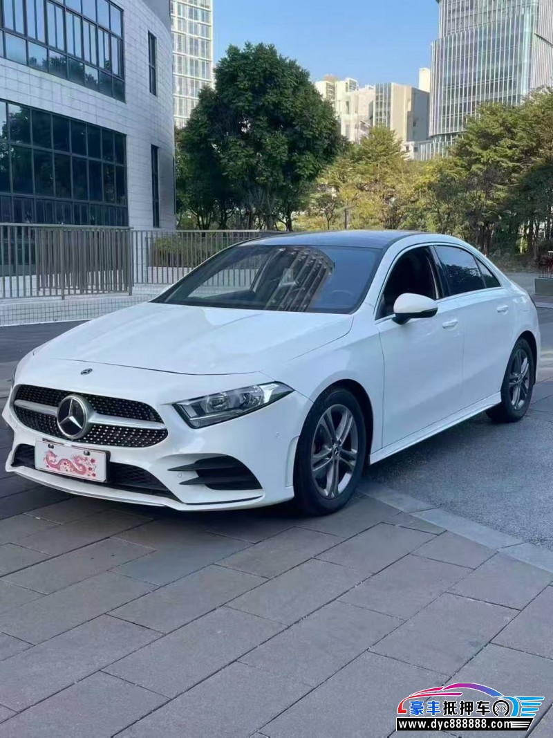 21年奔驰A轿车抵押车出售