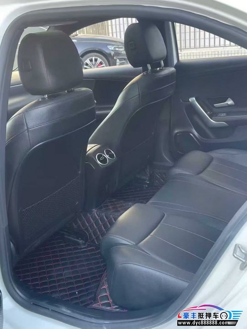 21年奔驰A轿车抵押车出售