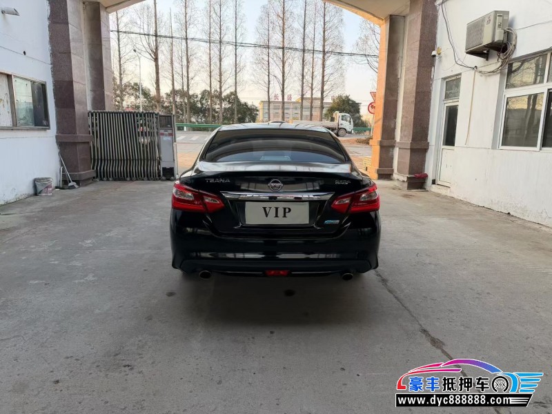 18年日产天籁轿车抵押车出售