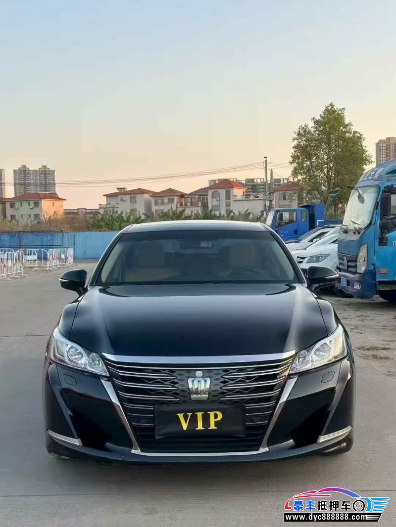 18年丰田皇冠轿车抵押车出售