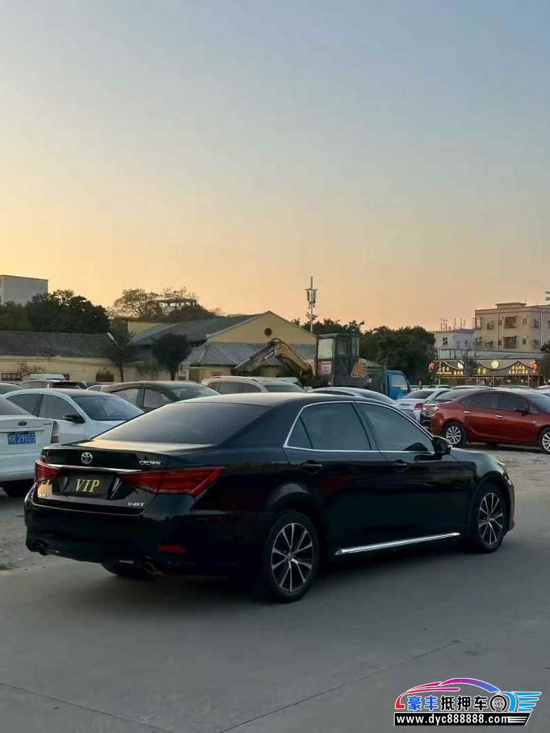 18年丰田皇冠轿车抵押车出售