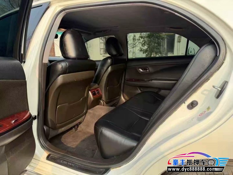 13年丰田皇冠轿车抵押车出售