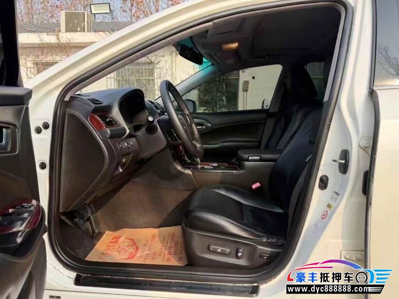 13年丰田皇冠轿车抵押车出售