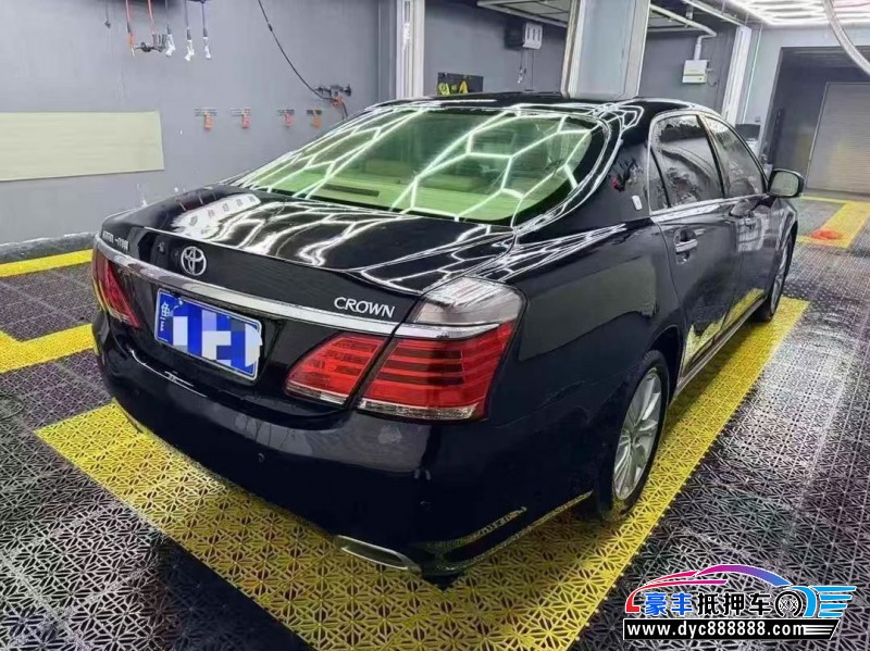 13年丰田皇冠轿车抵押车出售