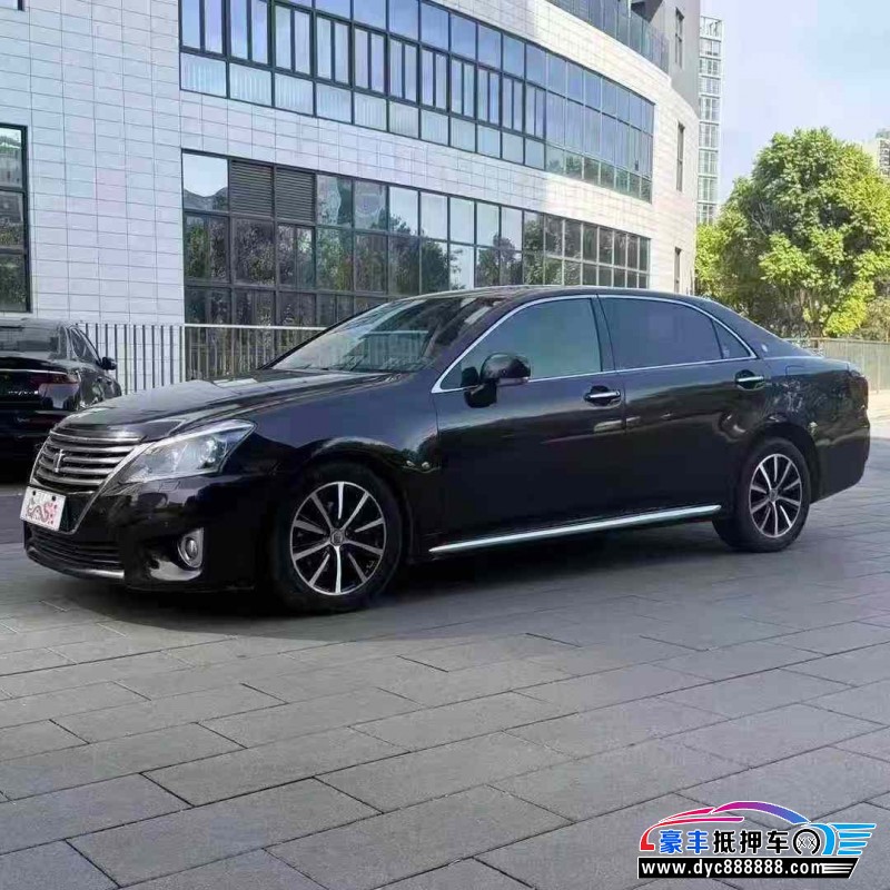 15年丰田皇冠轿车抵押车出售