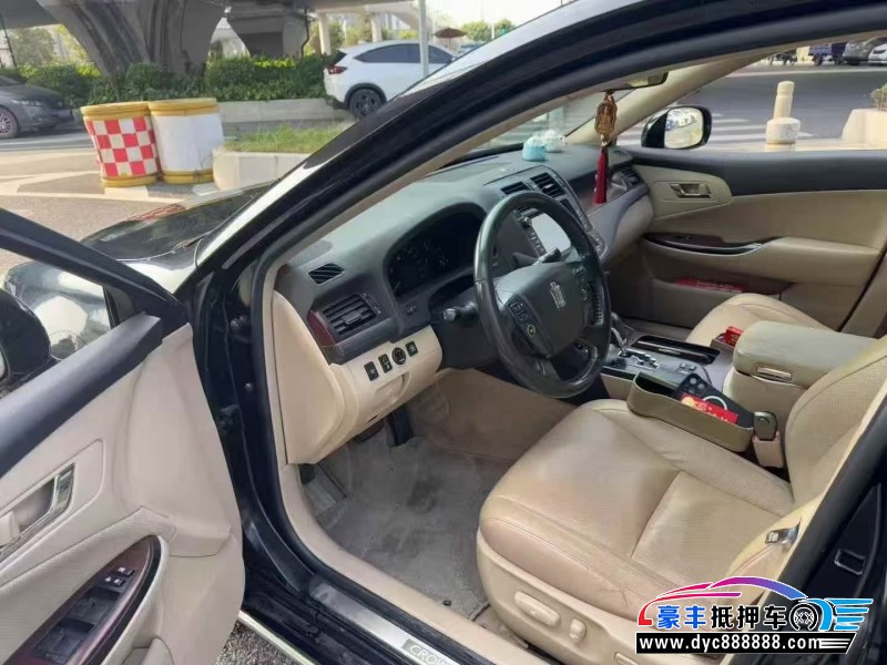 11年丰田皇冠轿车抵押车出售