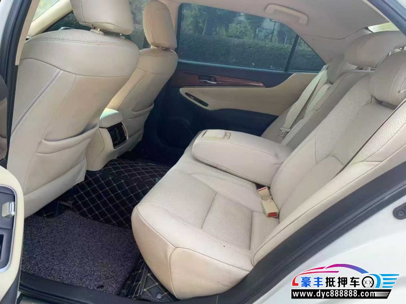 17年丰田皇冠轿车抵押车出售