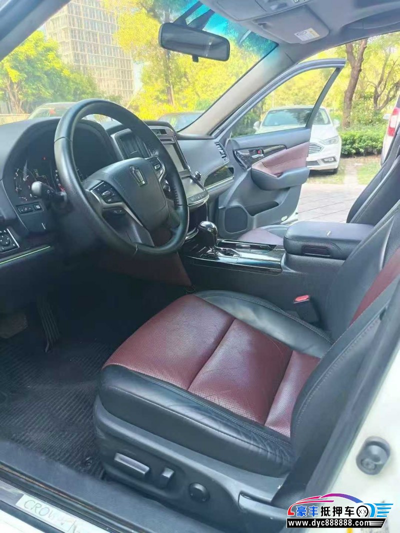 18年丰田皇冠轿车抵押车出售