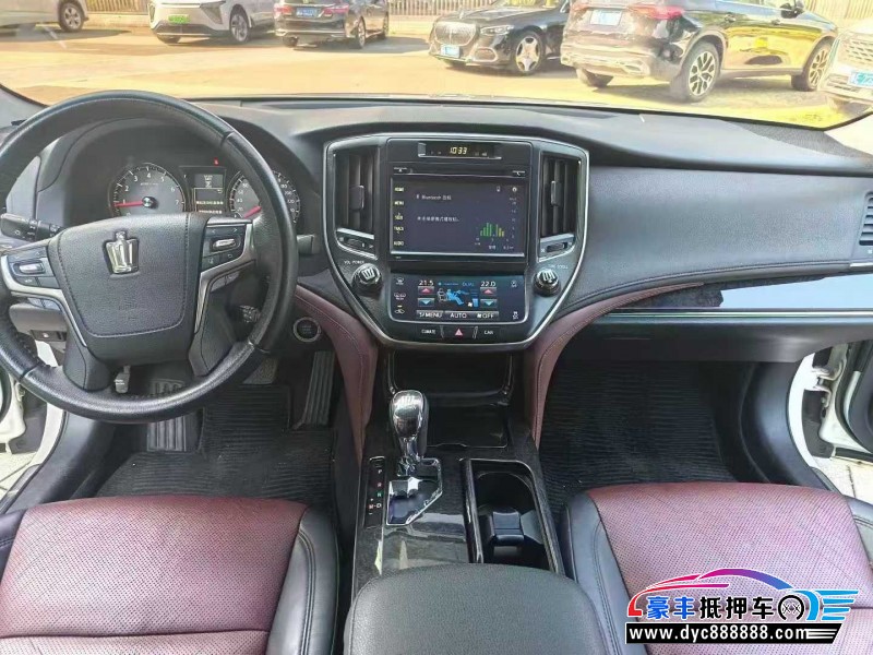 18年丰田皇冠轿车抵押车出售