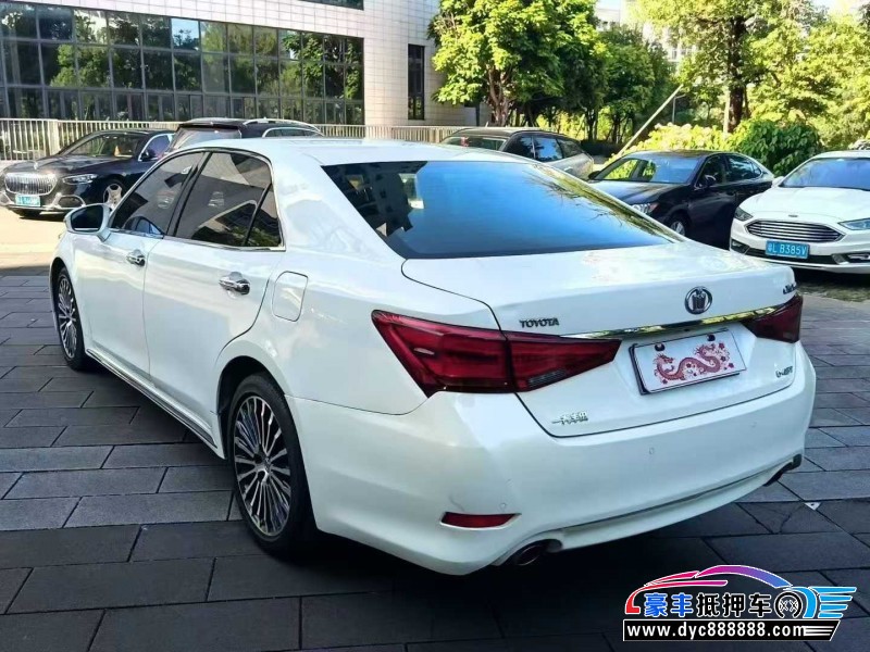 18年丰田皇冠轿车抵押车出售