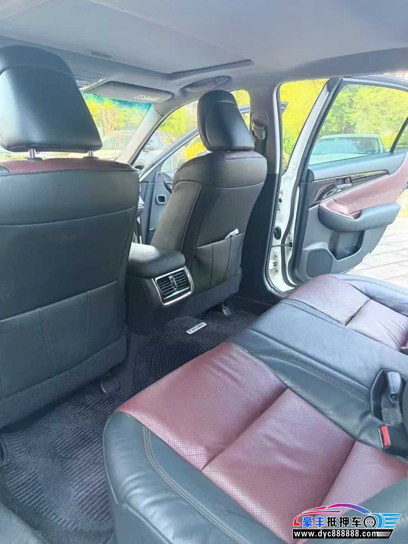 18年丰田皇冠轿车抵押车出售