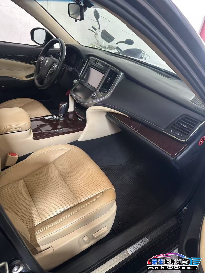 18年丰田皇冠轿车抵押车出售