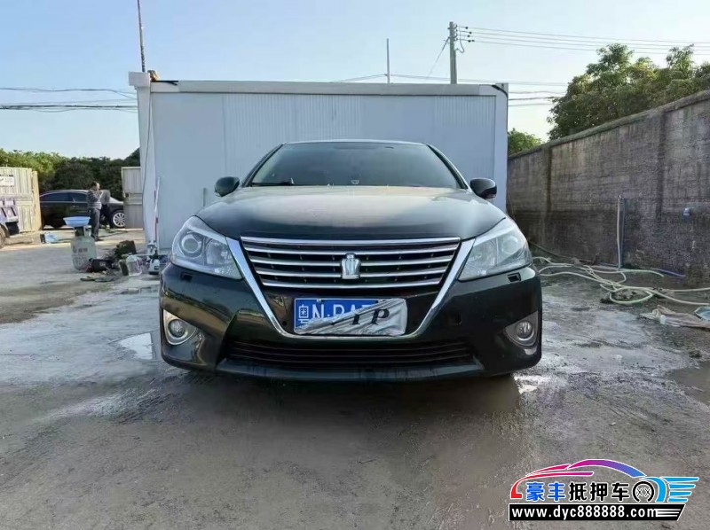 13年丰田皇冠轿车抵押车出售