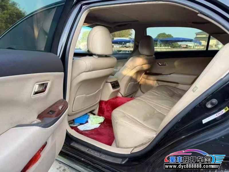 13年丰田皇冠轿车抵押车出售