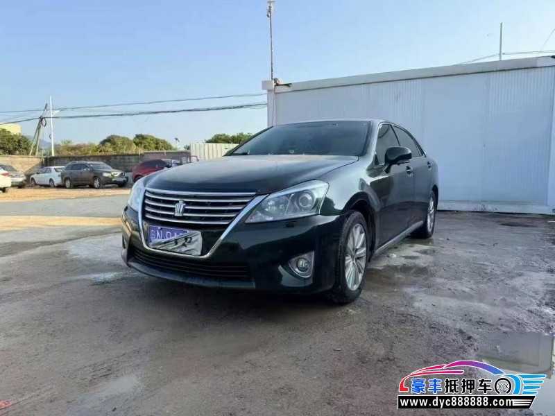 13年丰田皇冠轿车抵押车出售