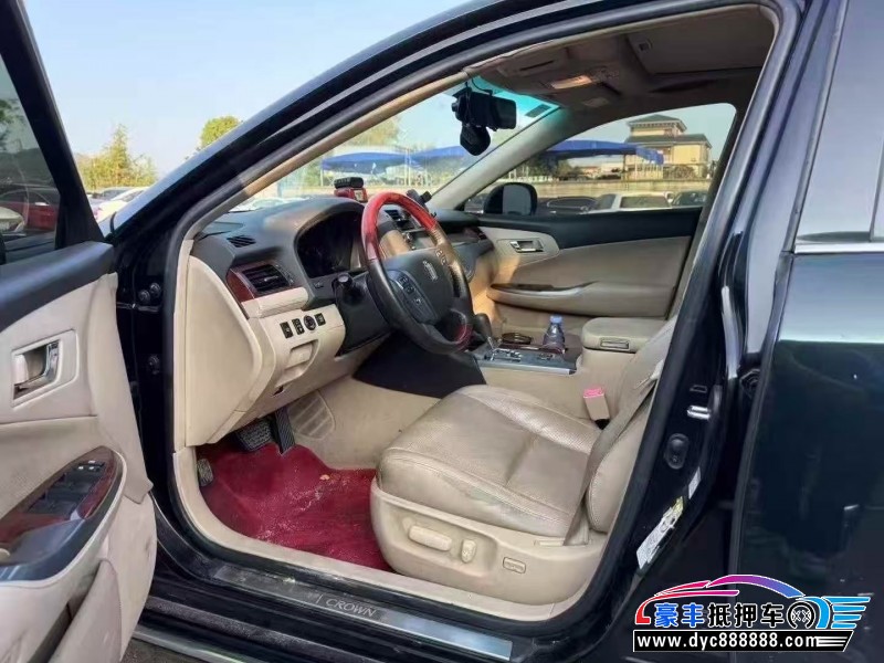 13年丰田皇冠轿车抵押车出售