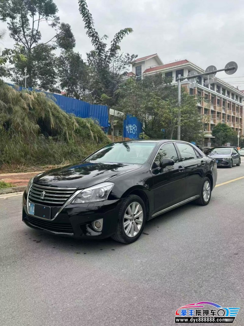 13年丰田皇冠轿车抵押车出售