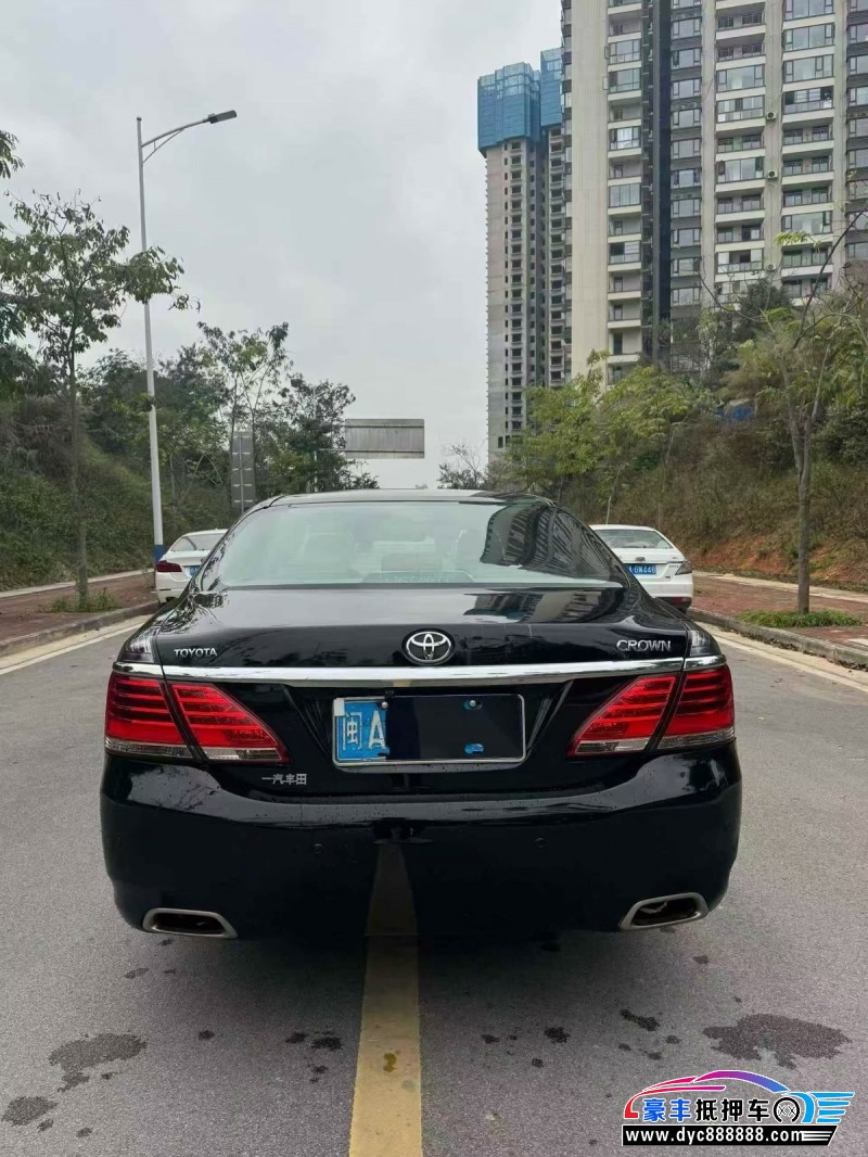 13年丰田皇冠轿车抵押车出售