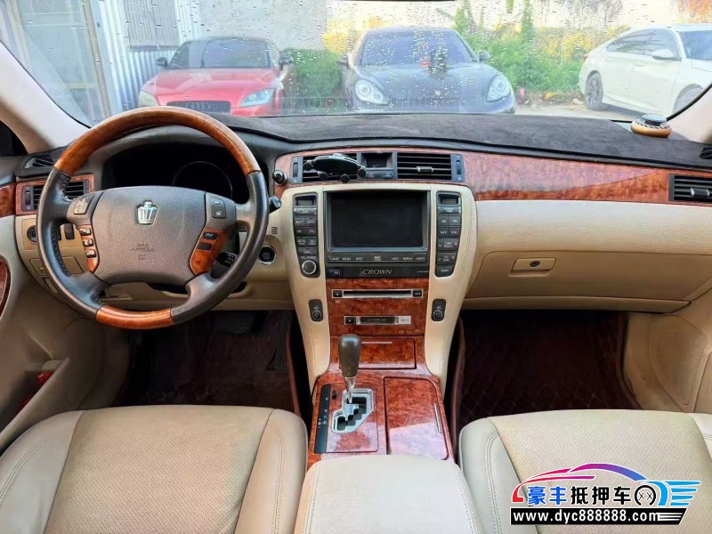 06年丰田皇冠轿车抵押车出售