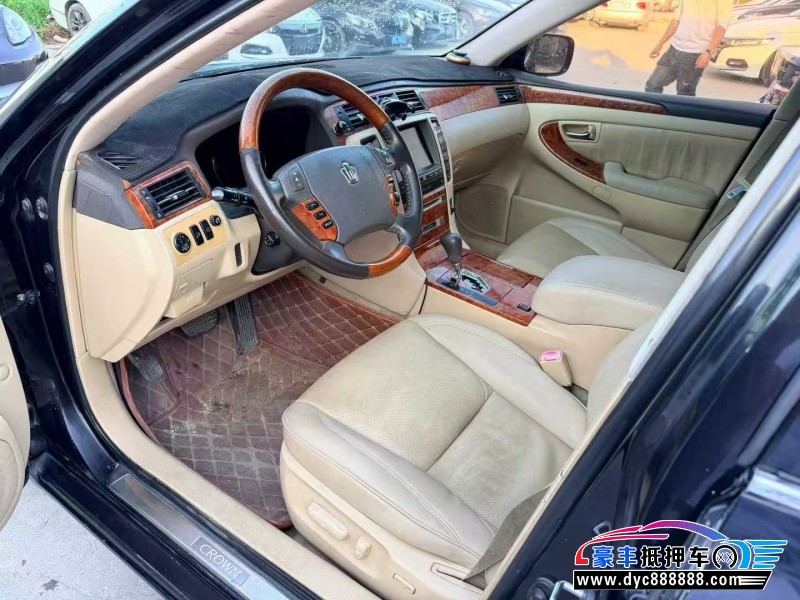 06年丰田皇冠轿车抵押车出售