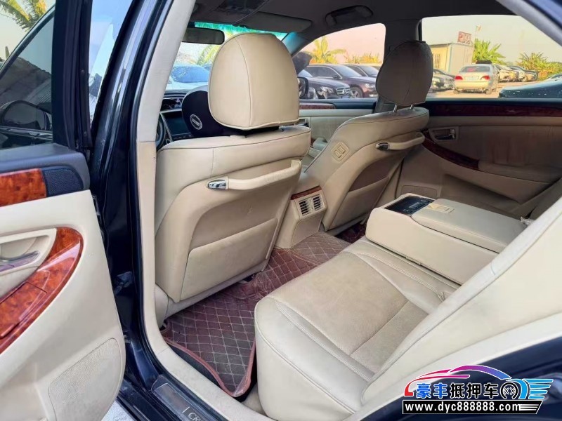 06年丰田皇冠轿车抵押车出售