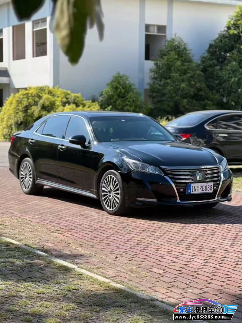 18年丰田皇冠轿车抵押车出售