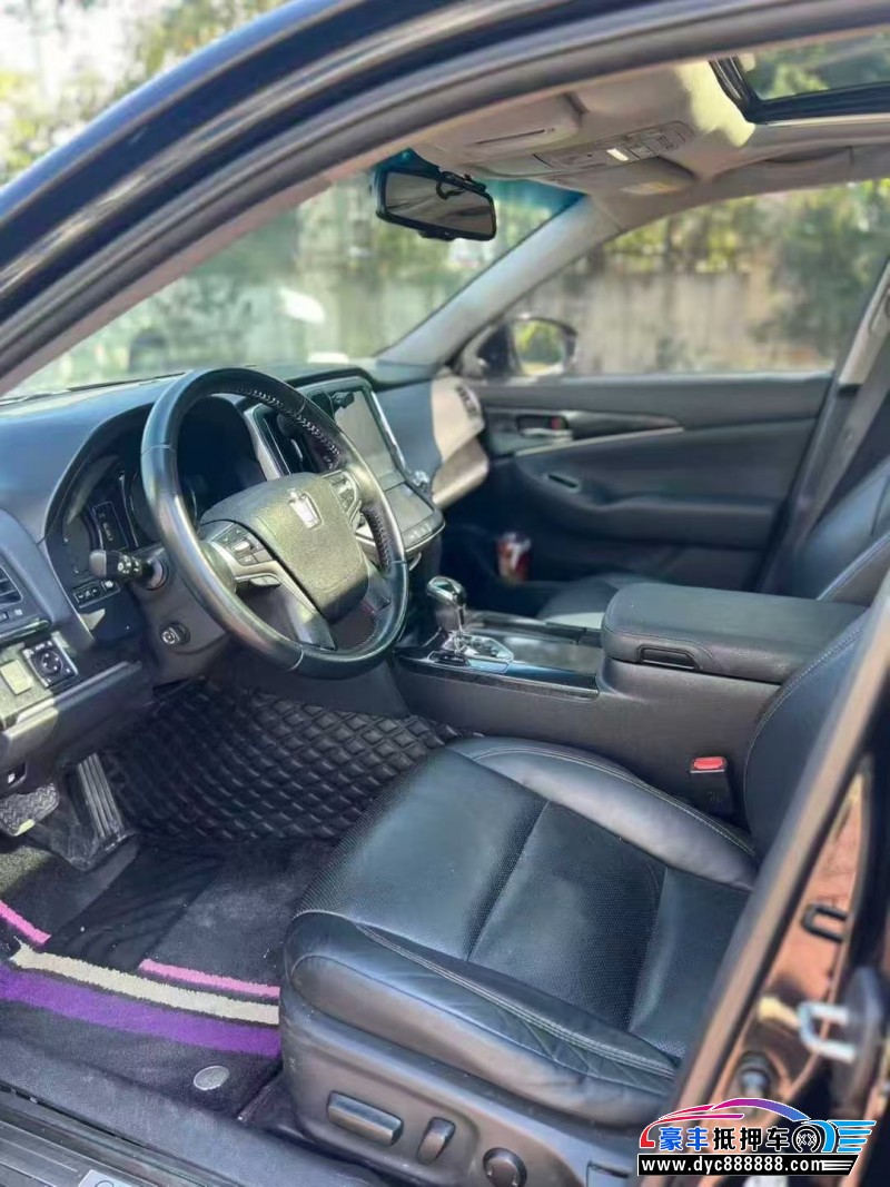 18年丰田皇冠轿车抵押车出售