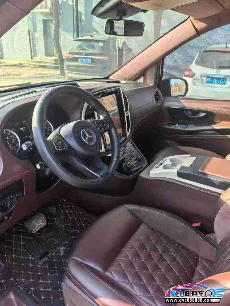 18年奔驰威霆轿车抵押车出售