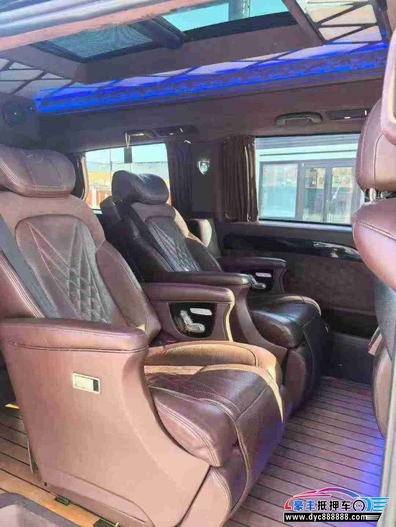 18年奔驰威霆轿车抵押车出售